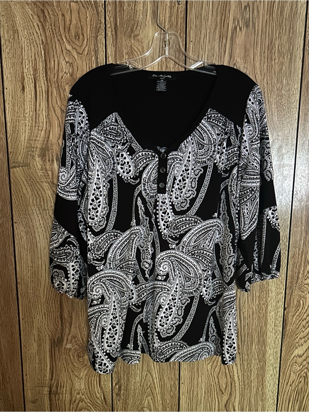 Elie McCarthy Woman 2X Black & White Paisley V-Neck Top